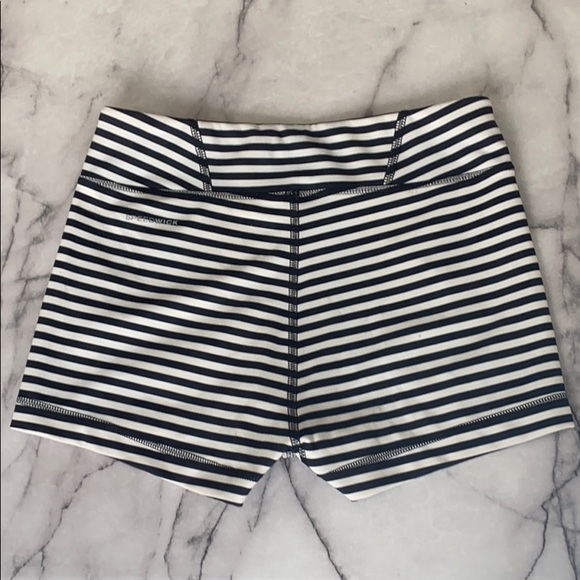 Reebok Woman Training Yoga Hot Short - Picture 4 of 4